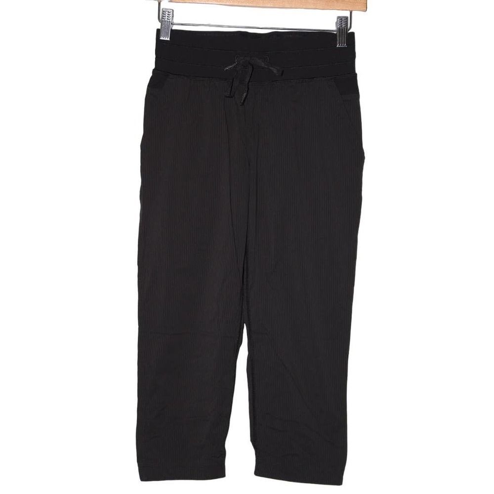 Womens Lululemon Athletica Black Silver Pull On Elastic Cropped Capris Pant Sz 2